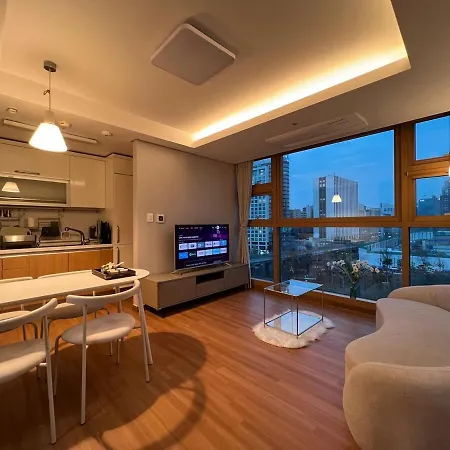 Close To Seoul Station Warm Home With Seoul Park View